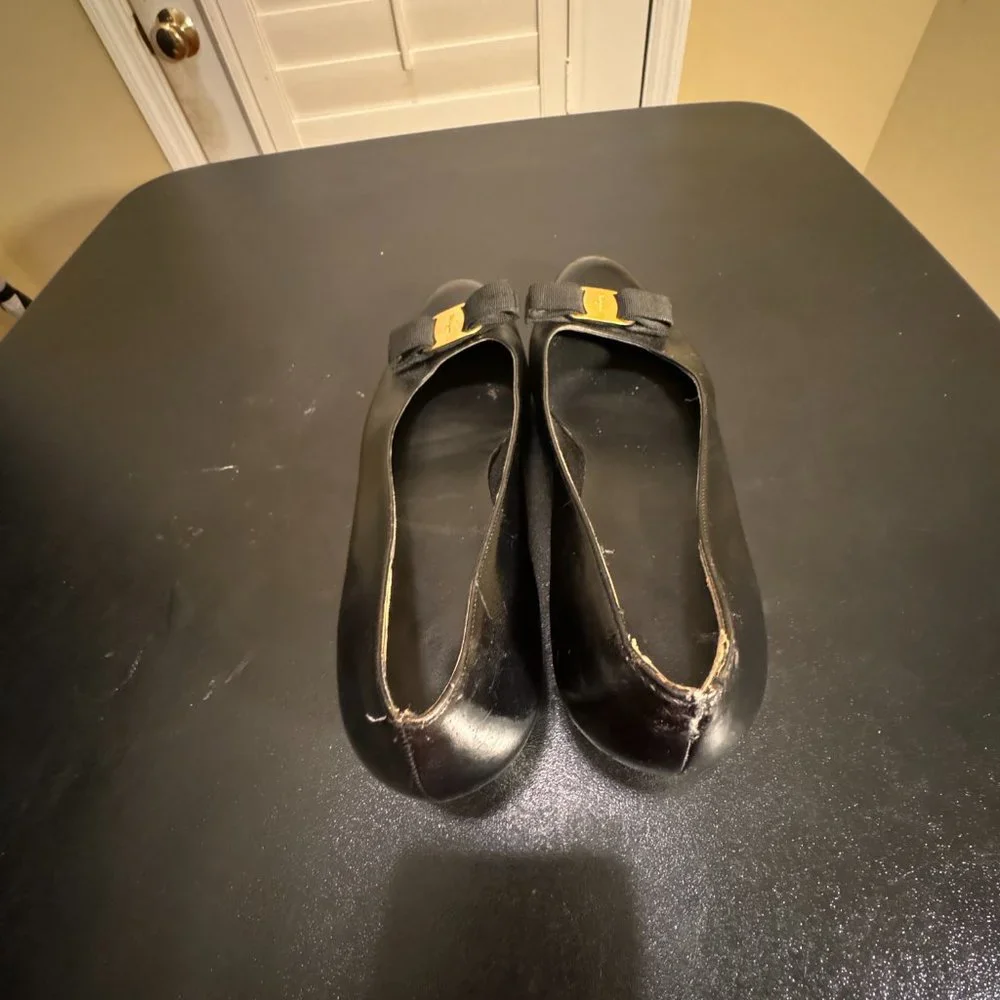 Salvatore Ferragamo size 8.5 AA black shoes
